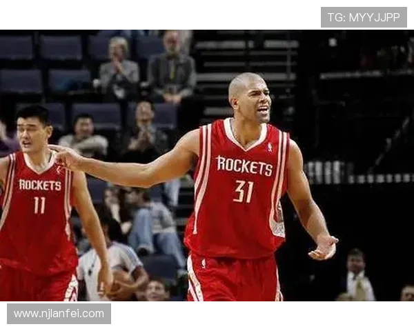 巴蒂尔与姚明的对决:NBA历史上最具影响力的中锋与锋线之争 巴蒂尔与姚明的对决:NBA历史上最具影响力的中锋与锋线之争